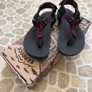 Bedrock Cairn Adventure Sandals Womens Size 6 Outdoors VIBRAM Burgundy